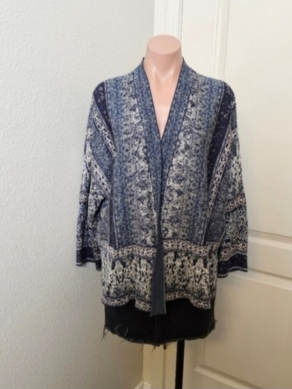 Navy and White Patterned Open Front Cardigan Sz L
